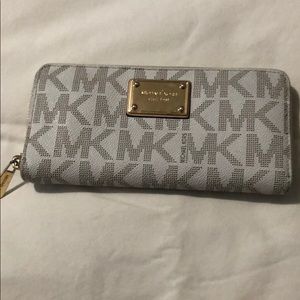 Michael Khors wallet